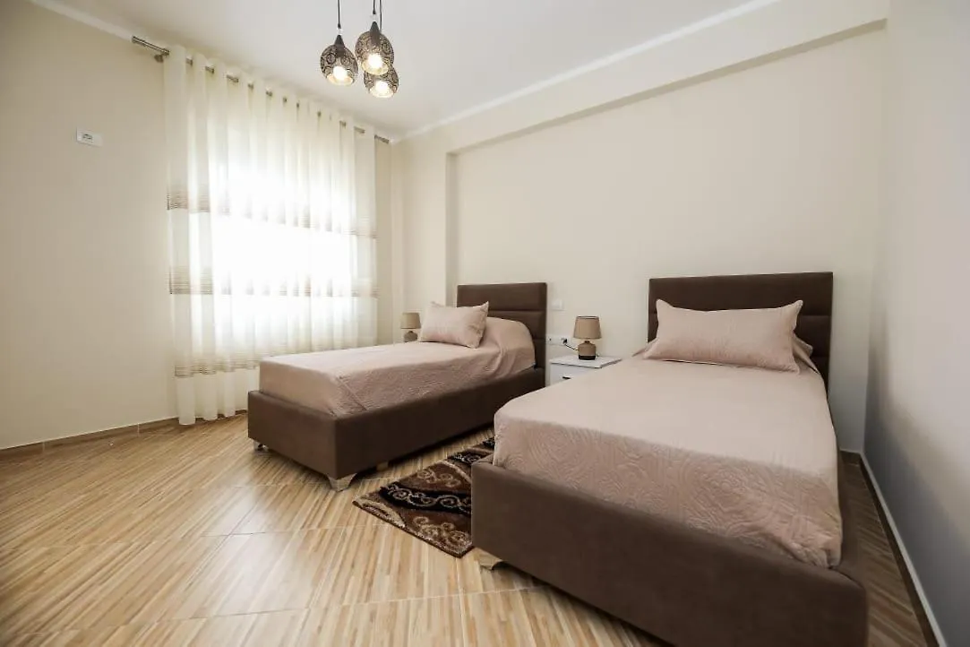 Valbona Apartament'S 2 فلورا شقة